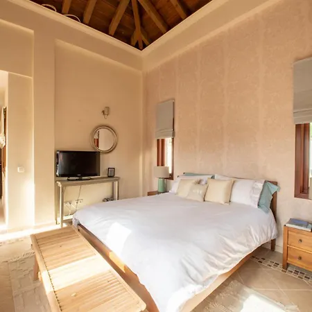 Dream Stay! 15 Guests, Big Pool With Heating Option At Extra Cost, Sea View! Villa *